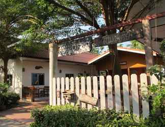 ภายนอกอาคาร 2 Baan Krutoy Homestay Amphawa