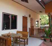 Bangunan 6 Baan Krutoy Homestay Amphawa