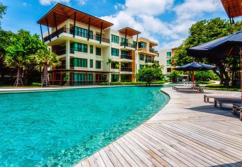Swimming Pool Baan SanSuk ByFavstay