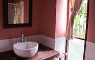 In-room Bathroom 6 Baan Suan Ampawa