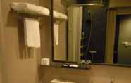 In-room Bathroom 4 MA Hotel