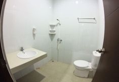 In-room Bathroom 6 Padma Laguna Guest House