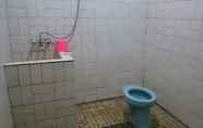 In-room Bathroom 3 Hotel Kembang Bajawa