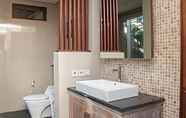 In-room Bathroom 4 Dewarka Ubud Villa