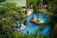 สระว่ายน้ำ Baan Karonburi Resort