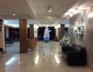 Lobby 2 J2 Hotel