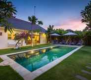 Swimming Pool 3 Villa Gendut