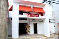 ภายนอกอาคาร Hometown Hotel Lacson Bacolod