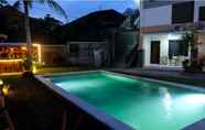 Kolam Renang 2 Delali Guest House