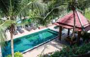 Kolam Renang 5 Royal Lee Resort and Spa