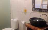 Toilet Kamar 4 Lasan Mas Guest House