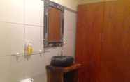 Toilet Kamar 5 Lasan Mas Guest House