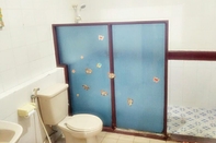 In-room Bathroom Homestay Bogor Lakeside