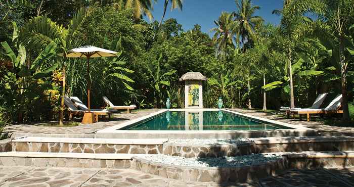 Swimming Pool Cili Emas Oceanside Resort