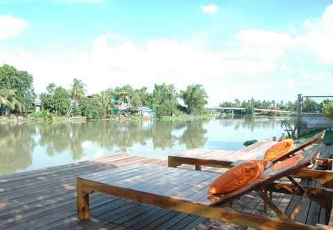 Kolam Renang Tharnrarin Villa 