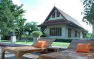 สระว่ายน้ำ 2 Tharnrarin Villa 