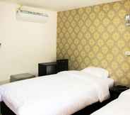 Bedroom 2 Ploencheewa Resort