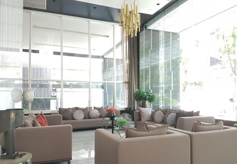 Lobby Pyne Luxury Suites