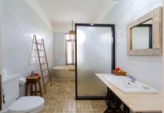 Toilet Kamar 5 Bije Sari Suite Bisma