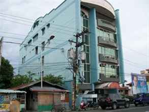 Bên ngoài Ritz Tower de Leyte