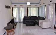 Exterior 2 Full House 3 Bedroom at Dharma Raya Trawas Vila