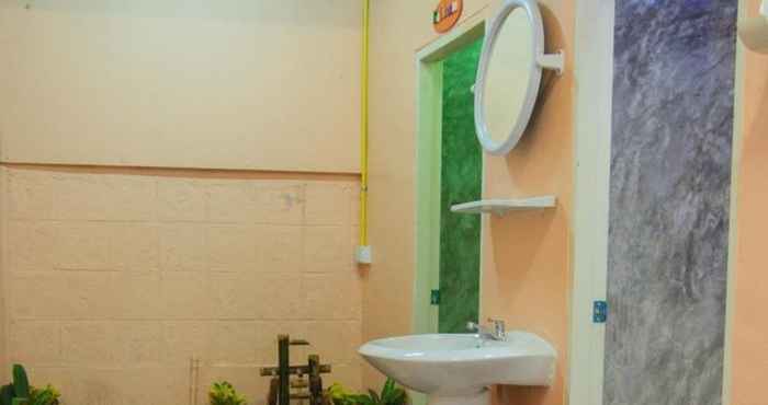 Toilet Kamar December House 