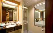 In-room Bathroom 6 Aqua Resort Phuket (SHA Plus+)