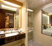 In-room Bathroom 6 Aqua Resort Phuket (SHA Plus+)