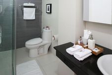 ห้องน้ำภายในห้อง The Grand Suree Residence