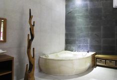 In-room Bathroom 7 Joglo Mandapa Boutique Hotel & Resto