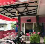 Exterior 2 PINK HOUSE Probolinggo