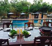 Kolam Renang 3 Silverwoods Resort 