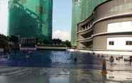 Kolam Renang 2 Liam's 2 bedroom flat at Azure