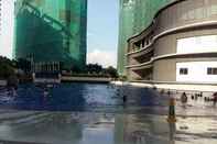 Kolam Renang Liam's 2 bedroom flat at Azure