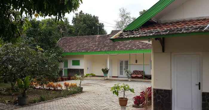 Bangunan Comfy Room at Villa Bima