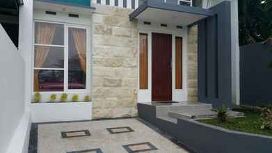 Exterior 4 Ken's Villa 8 Malang - Two Bedroom