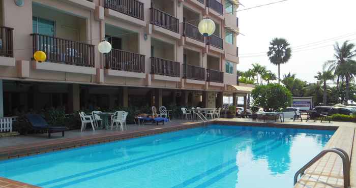 Swimming Pool Charming Inn Hotel