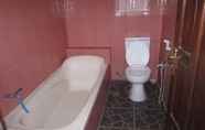 In-room Bathroom 7 Full House at SBN Homestay Banyuwangi