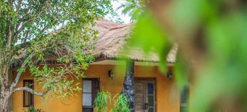 Bên ngoài 3 ฺBaan Mahachok