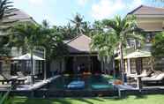 สระว่ายน้ำ 5 Villa Dunia Impian