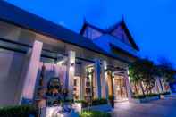 ภายนอกอาคาร Outrigger Surin Beach Resort