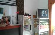 Bar, Kafe, dan Lounge 4 Homestay Jessie Palu