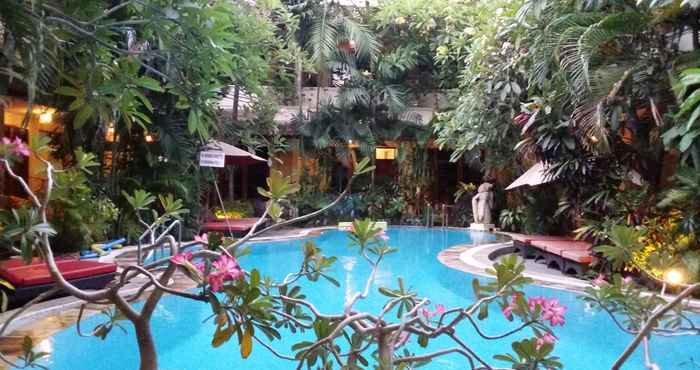 สระว่ายน้ำ Secret Garden Inn