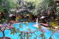 Kolam Renang Secret Garden Inn