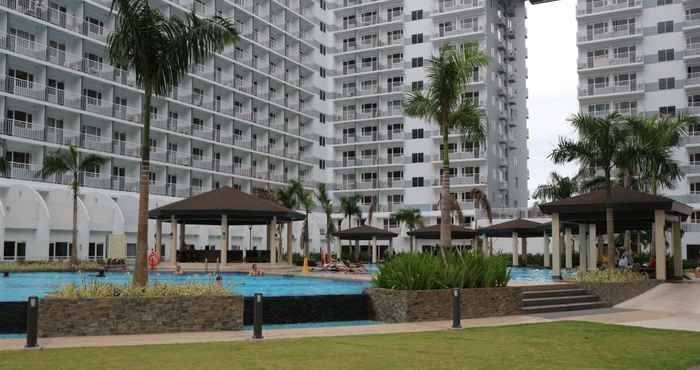 Exterior Shell Residences Apartment with Pool View