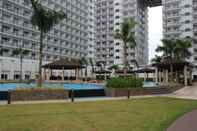 Exterior Shell Residences Apartment with Pool View