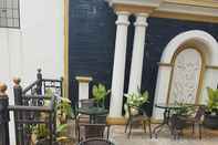 Bar, Cafe and Lounge The Backpacker Simpang Lima Semarang