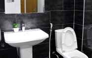 Toilet Kamar 6 Full House Serviced Apartment