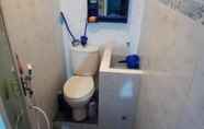 Toilet Kamar 3 Jogja Backpacker Home - Dormitory Room - PER BED