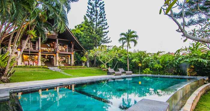 Bangunan Villa Puri Burung Bali